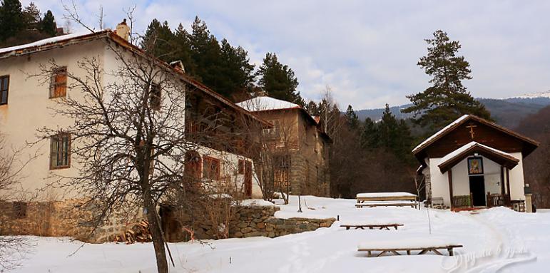 Мината в Перник осигури топла зима за Кладнишкия манастир